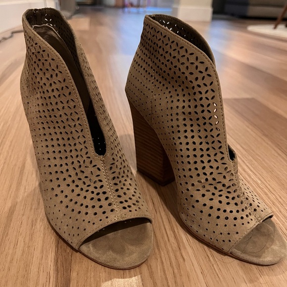 Vince Camuto Open Toe Bootie - Picture 6 of 8